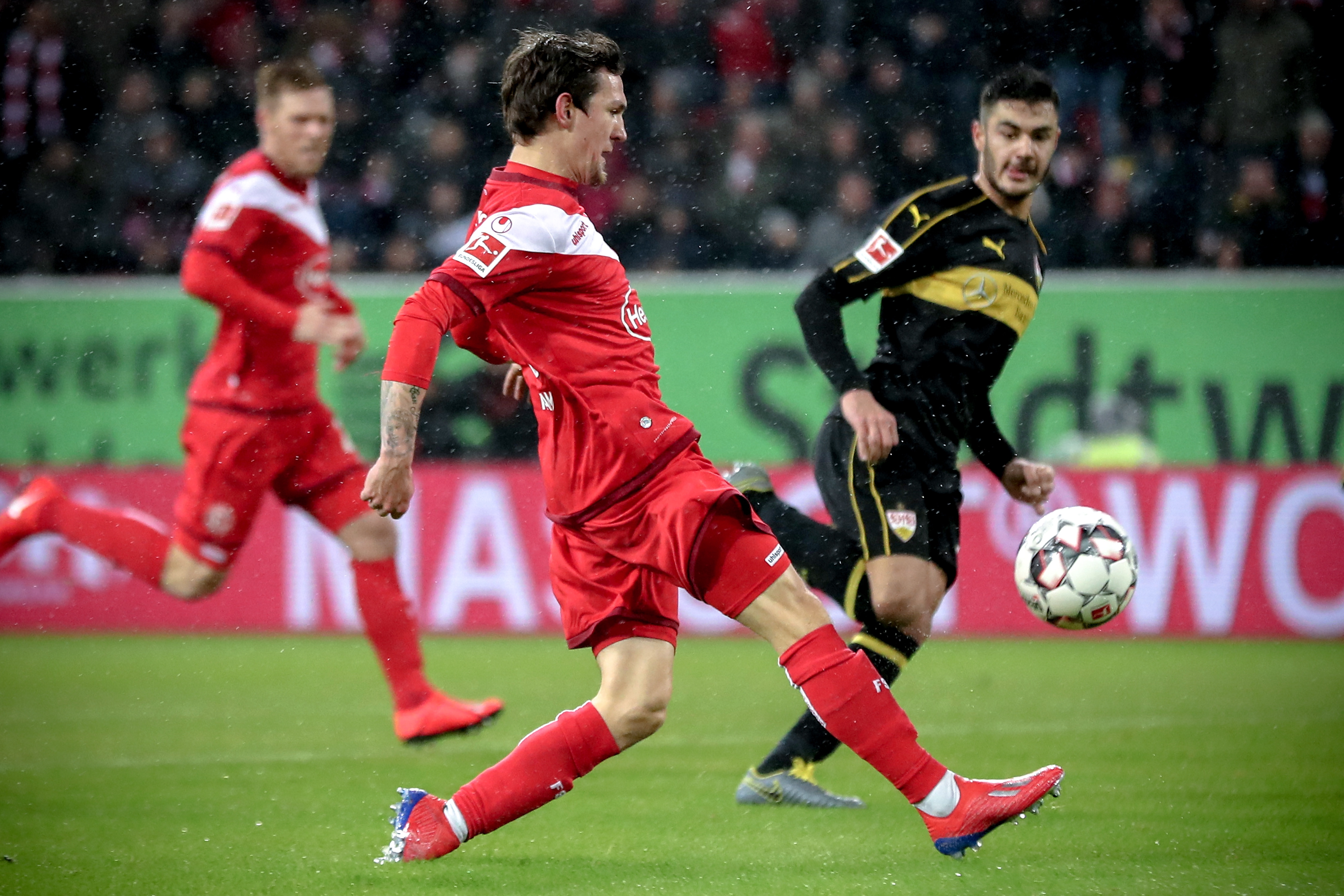 他们凭借稳 他们凭借稳